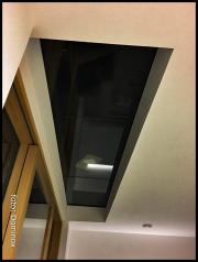 DOMINOX: Zastekljeno okno v stropu