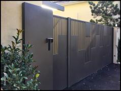 DOMINOX: Avtomatska dvoriščna vrata s poštnim nabiralnikom