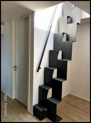 kompaktne (ozke in strme) jeklene stopnice