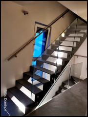DOMINOX: Kovinsko stopnišče in steklena varovalna ograja