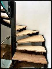 DOMINOX: Kovinsko stopnišče z lesenimi stopnicami