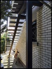 DOMINOX: Kovinske cinkane in prasno barvane stopnice