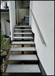 DOMINOX: Cinkane in prašno barvane stopnice z pohodnim žganim protidrsečim granitom in inox stenski ročaj