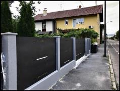DOMINOX: dvoriščna ograja z antacit paneli )